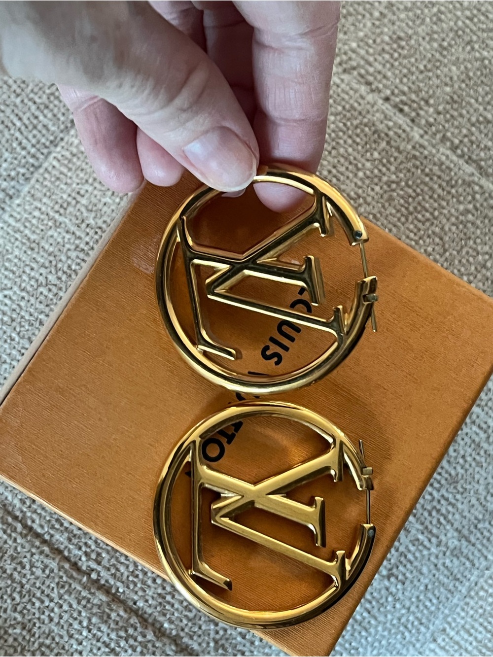 Louis Vuitton Gold LV Hoop Earrings - Louise Hoop GM Earrings - Picture 6 of 8
